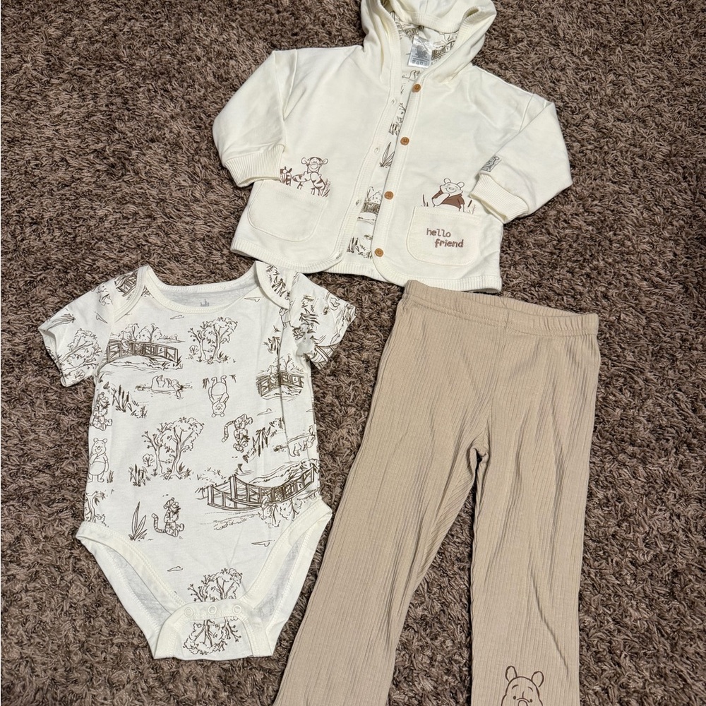 Winnie the Pooh Outfit - Picture 2 of 7